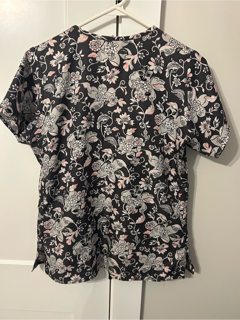 Vera Bradley Black Floral V-Neck Scrub Top - Picture 2 of 5